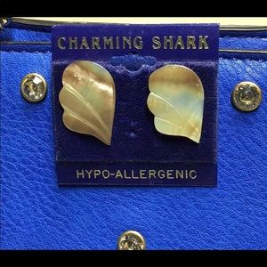 NWT. CHARMING SHARK. Beige Shell Earrings.